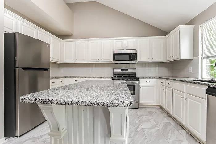 2512 SE Kimbrough Ct — Photo 8