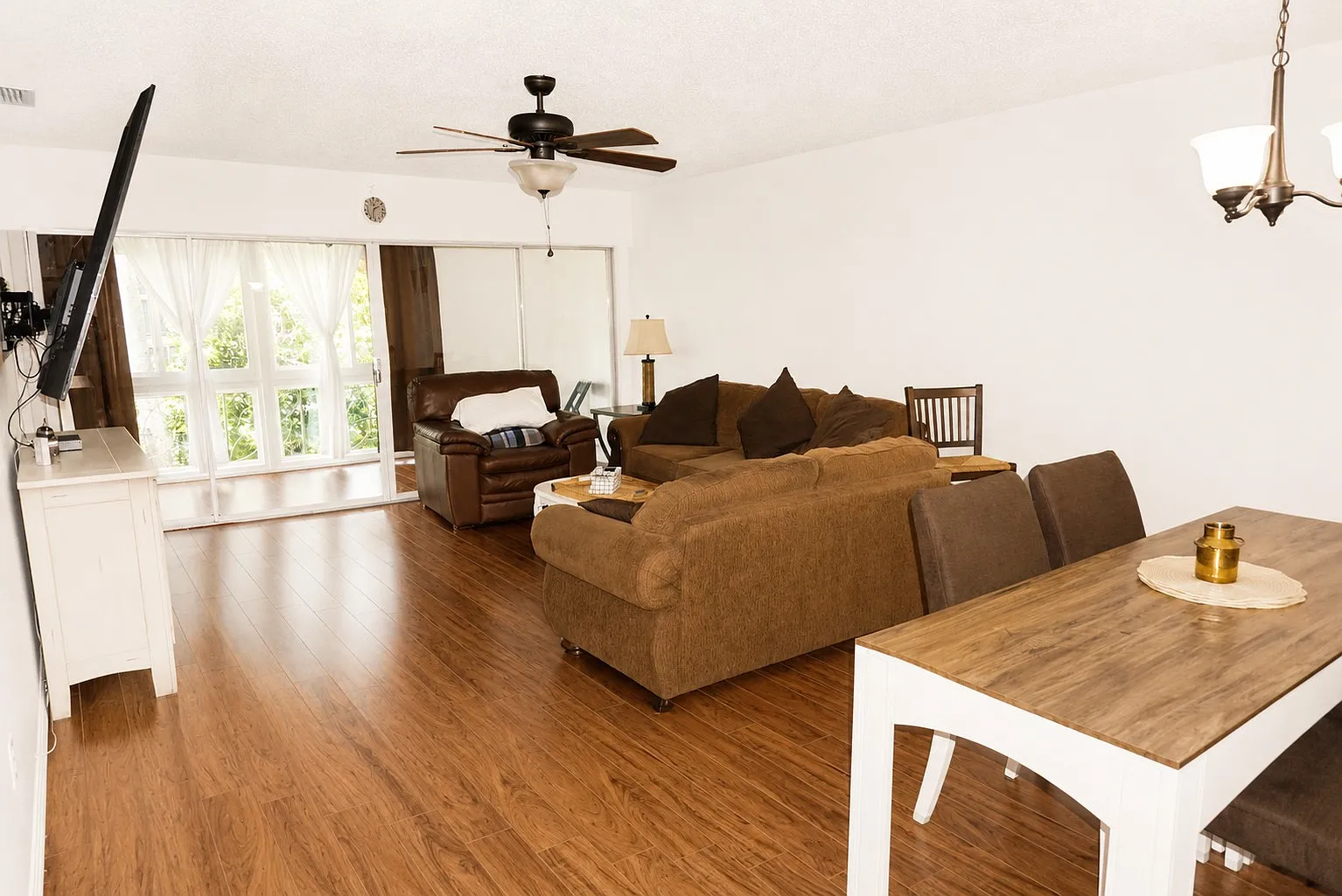 Beautiful Imperial Cove Furnished 2 Bed / 2 Bath — Photo 4