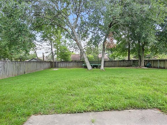 3rd image of 416 W Lake Catahoula Ct