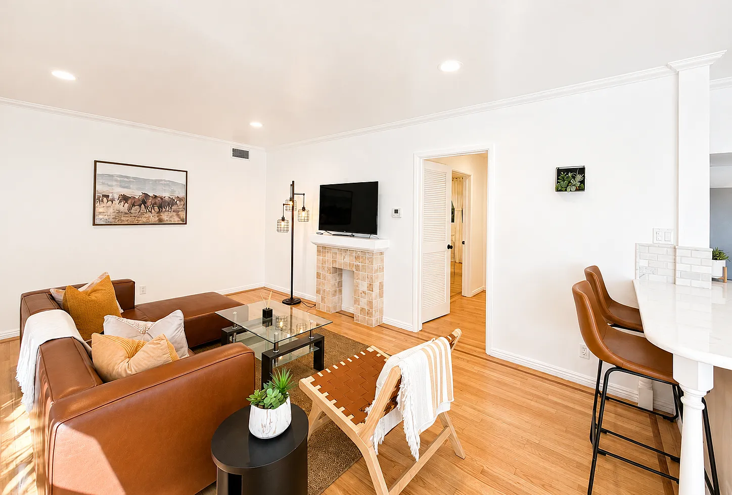 2 bed, 1200 sqft, $5,000 — Photo 3