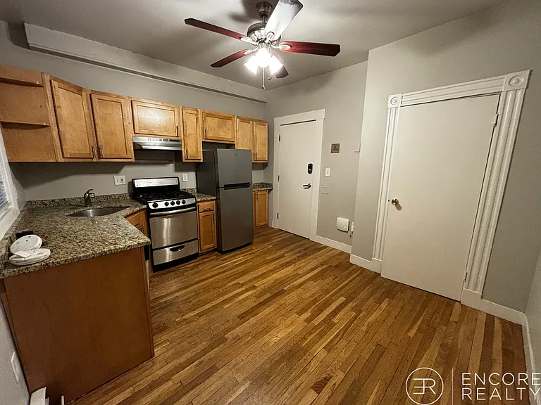 26 John F Kennedy St #11 — Photo 3
