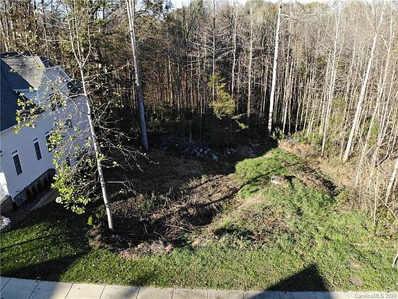 5th image of 8111 Dumphries Dr