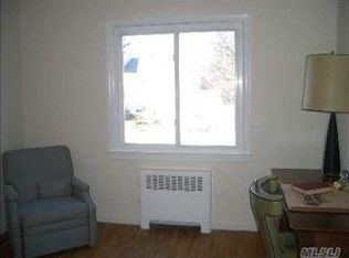 3 Wildwood Rd, Hicksville, NY 11801