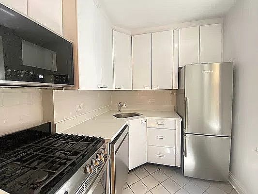 1st image of 340 W 87th St APT 3C