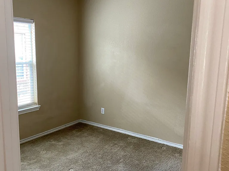 819 Walnut St — Photo 3
