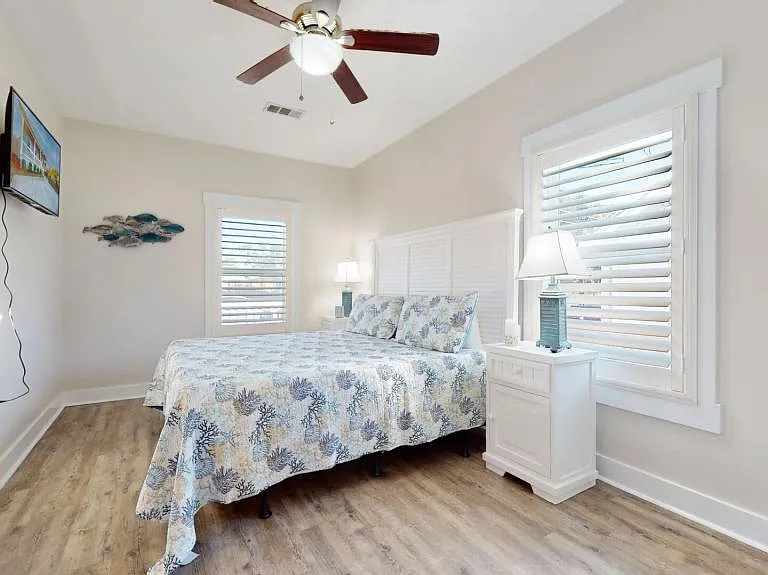 325 Governor Dr — Photo 33