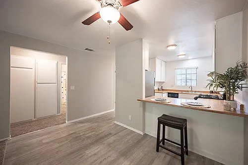 Oak Park Apartments Photo 1