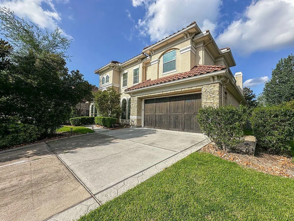 4 bed, 4.5 bath, 3723 sqft, $5,650 — Photo 4