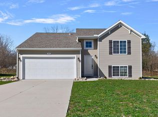 3990 Sumner Dr, Watervliet, MI 49098