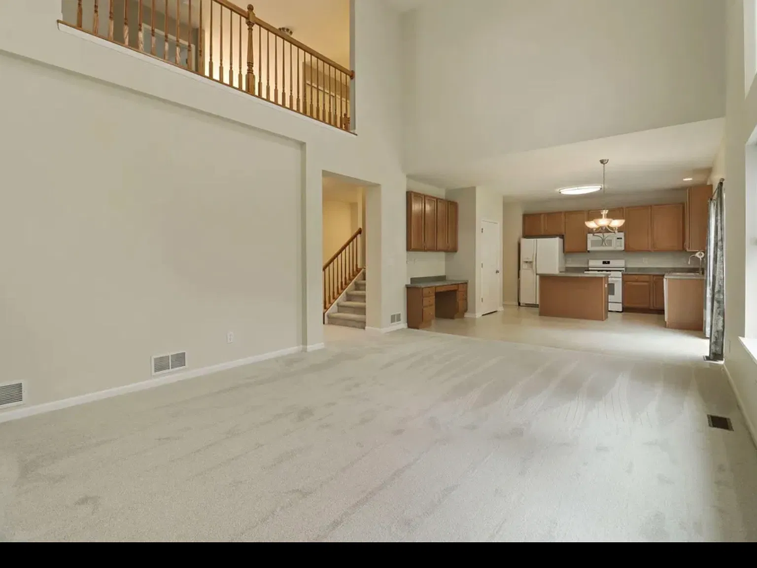 4 bed, 2834 sqft, $3,500 — Photo 2