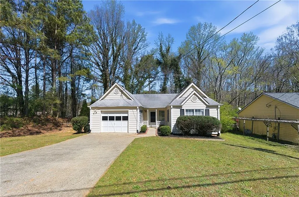 3 bed, 2.0 bath, 1258 sqft, $2,095 — Photo 1