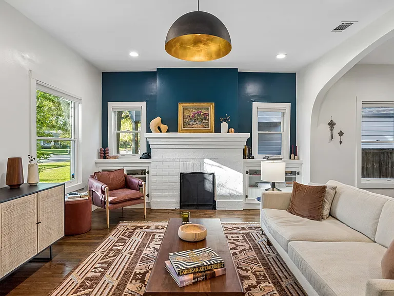 310 N Montclair Ave — Photo 4