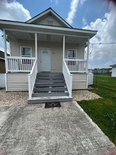 1st image of 105 Farman St