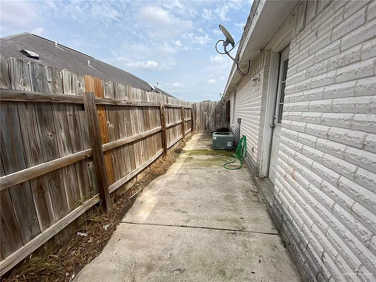 808 N Cross Ln #3 — Photo 8