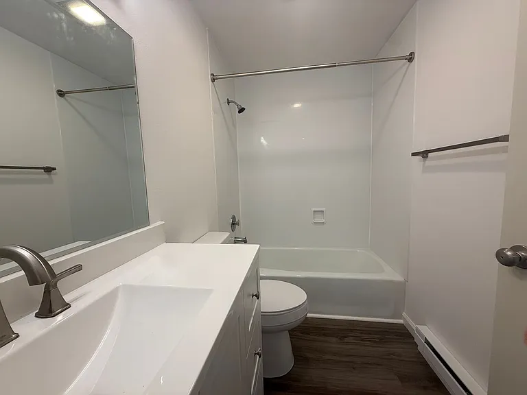 623 N Baker Ave — Photo 9