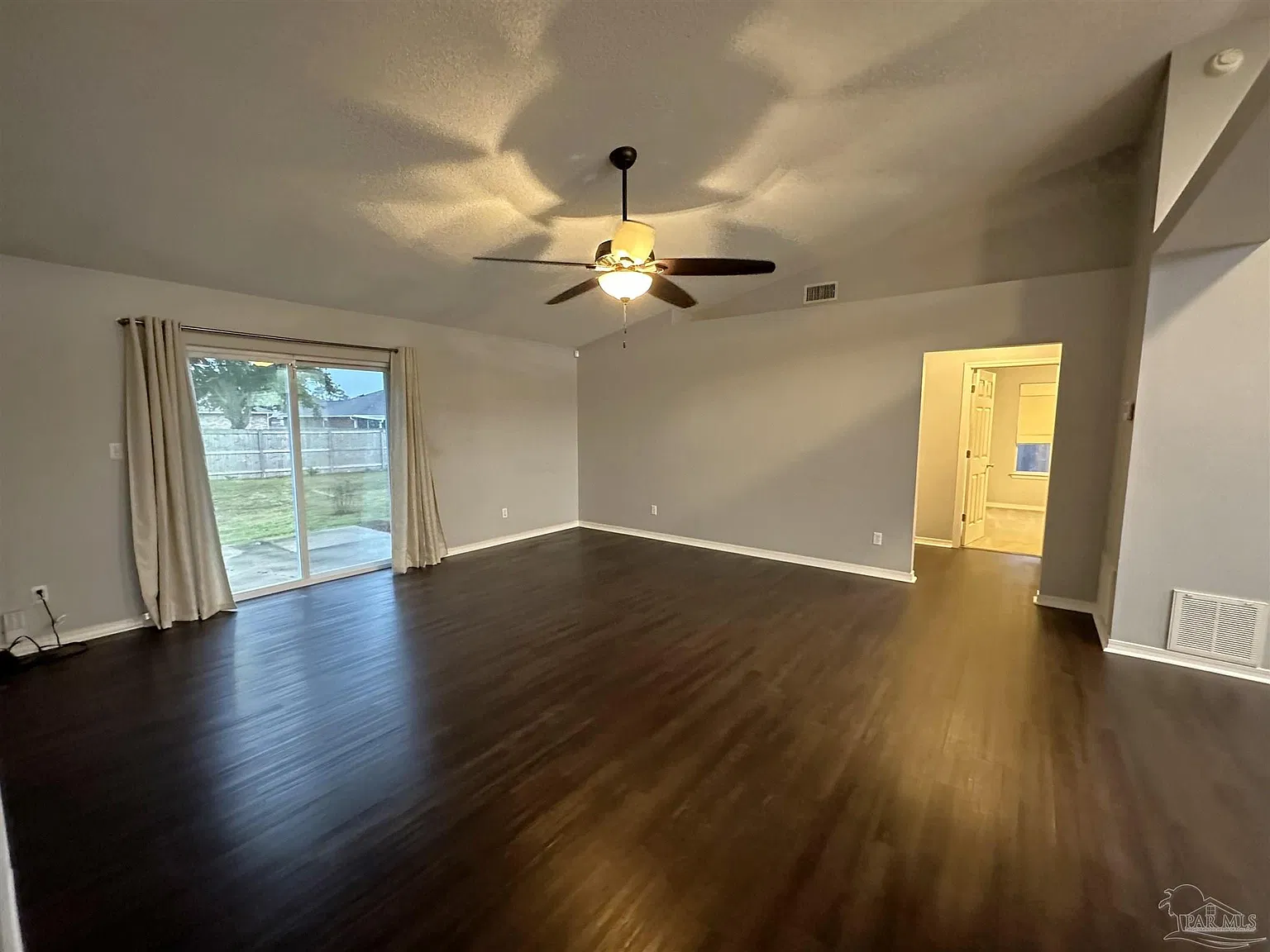 3 bed, 1850 sqft, $2,050 — Photo 4