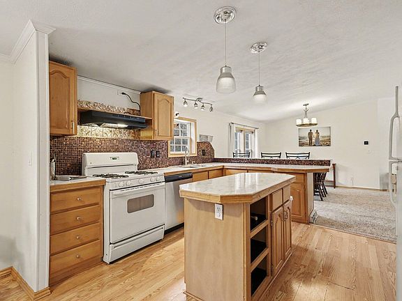 4th image of 14855 Larsen Ave