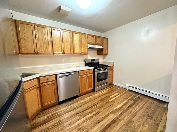 4th image of 1074 Gipson St