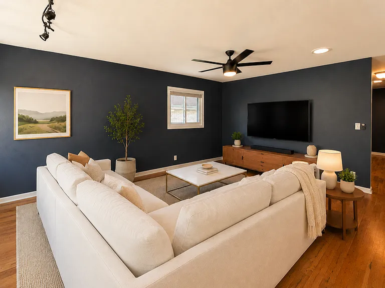 714 W Montclaire Ave — Photo 2