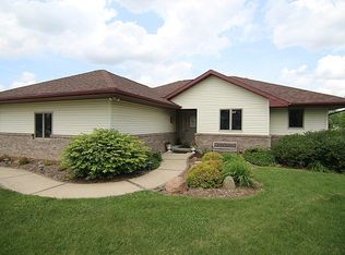 511 Brown Deer Dr, Wellman, IA 52356