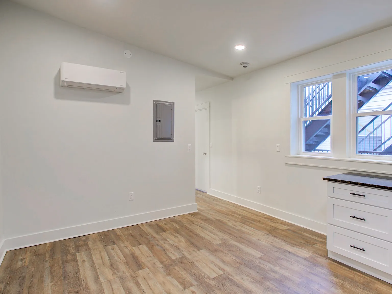 11 East Walnut Street - 2 — Photo 2