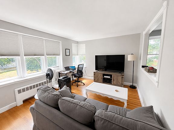 2nd image of 135 Farragut Rd APT 18
