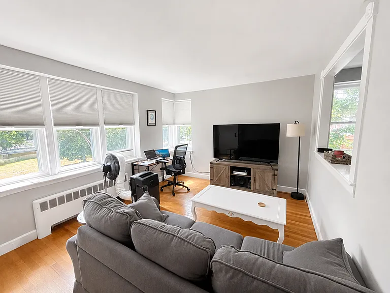 135 Farragut Rd #18 — Photo 2