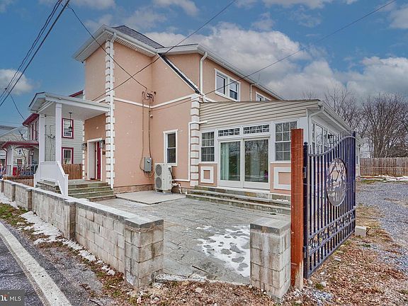 2nd image of 5021 Harney Rd