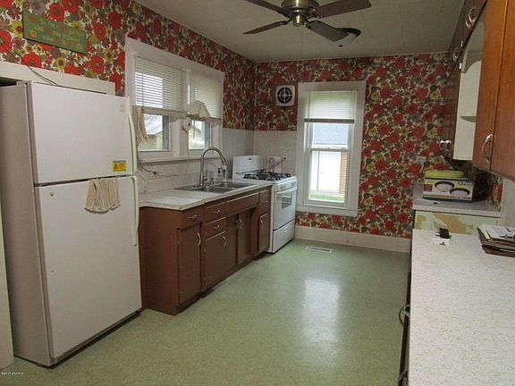 5th image of 404 Crandall St