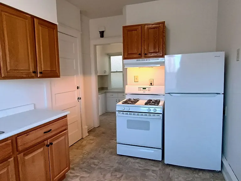 2518 N Farwell Ave — Photo 20