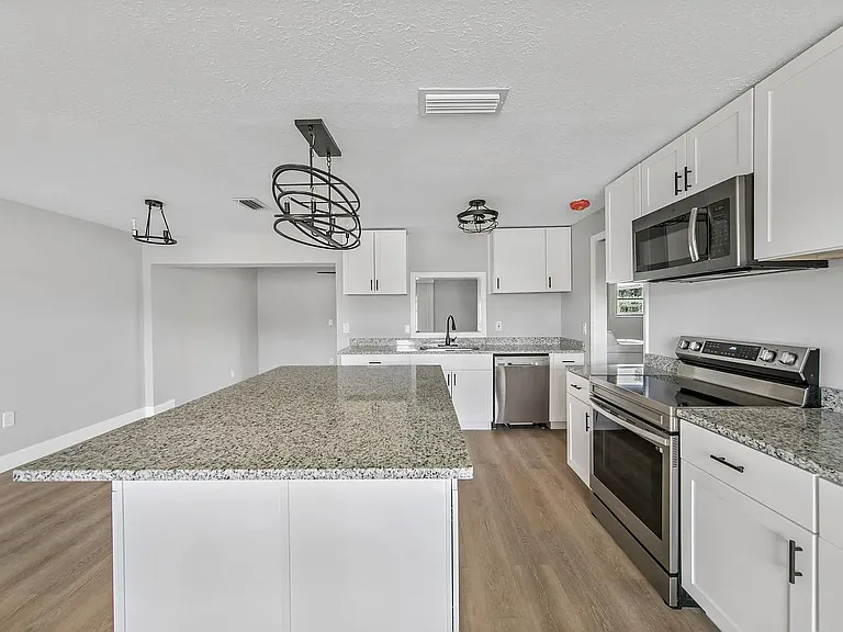 5374 Skyline Pl — Photo 2
