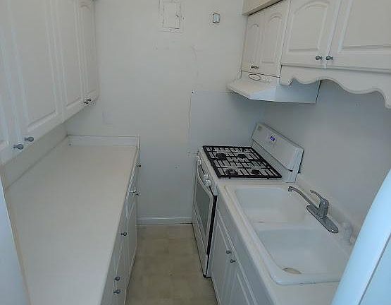 2nd image of 426 Pierce St N APT 9