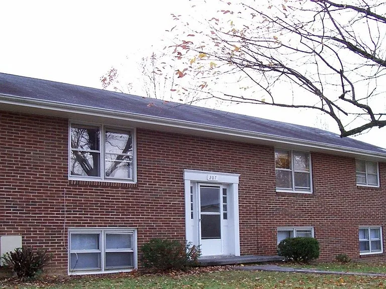 207 Broce Dr — Photo 1
