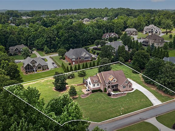 2nd image of 204 Willow Wind Ct