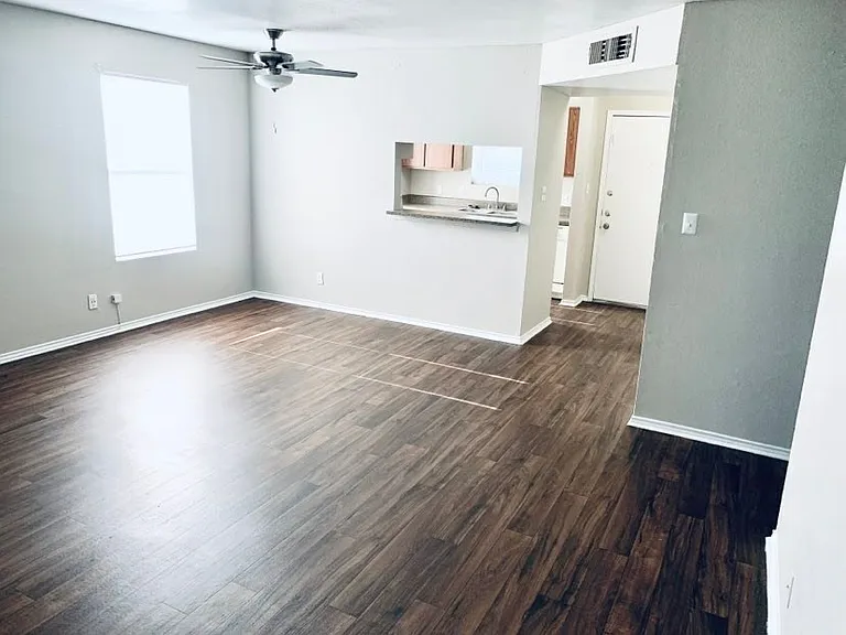 Lost Creek Ranch Apts — Photo 21
