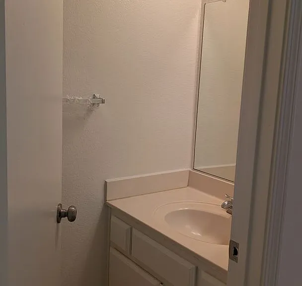 2501 W Grand Ave #6 — Photo 11