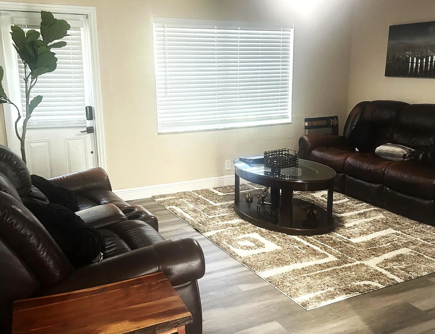 3 bed, 2.0 bath, 1043 sqft, $2,600 — Photo 3