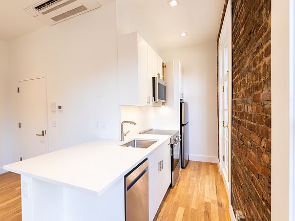 2nd image of 47 Grove St APT 2