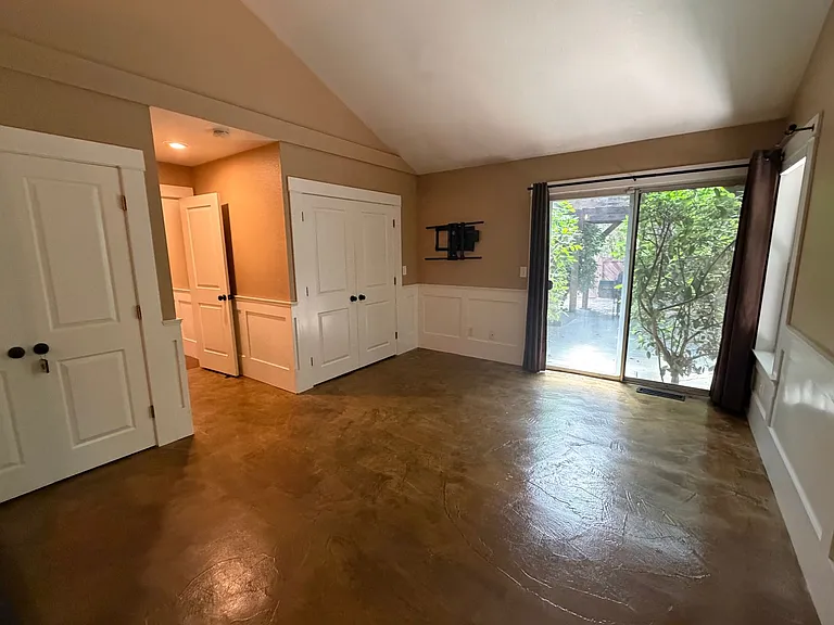 2461 Bay Hill Cir — Photo 18