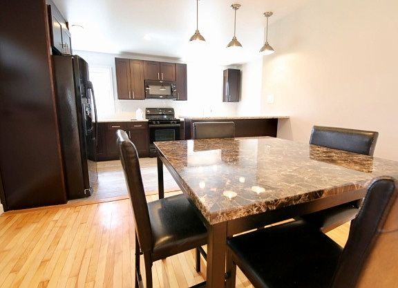 4th image of 614 N Vista Ave