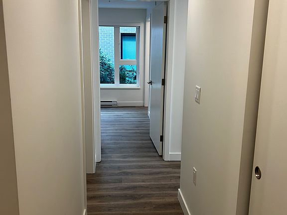 4th image of 2628 Duke St #103