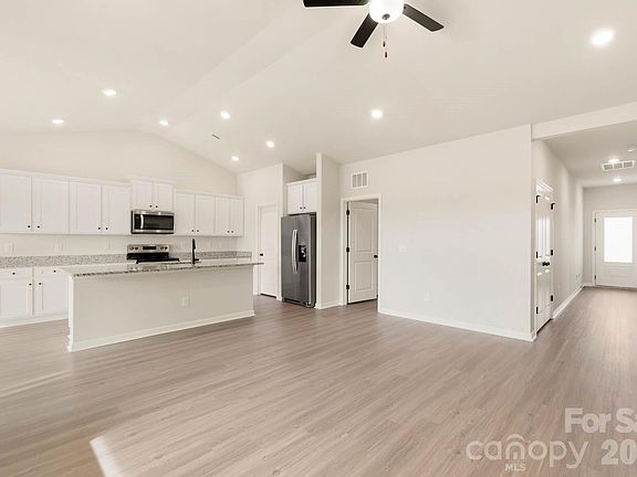 4th image of 104 Tanner Loop