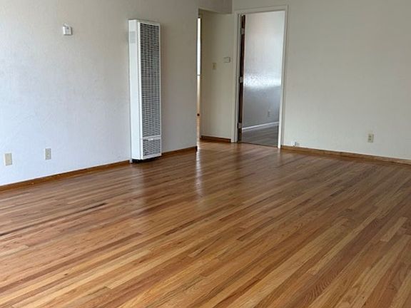 5th image of 3489 Davis St #4