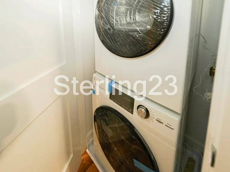 22-60 24th St #2B — Photo 8