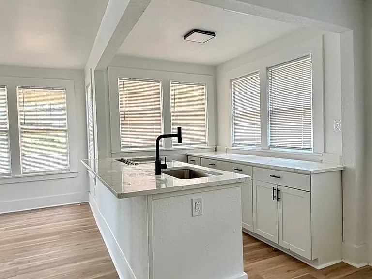 1720 N Grant St — Photo 4