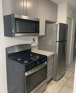 Recently remodeled 3BR/1BA duplex located just off Broadway and Swan, offering a clean and modern! — Photo 3