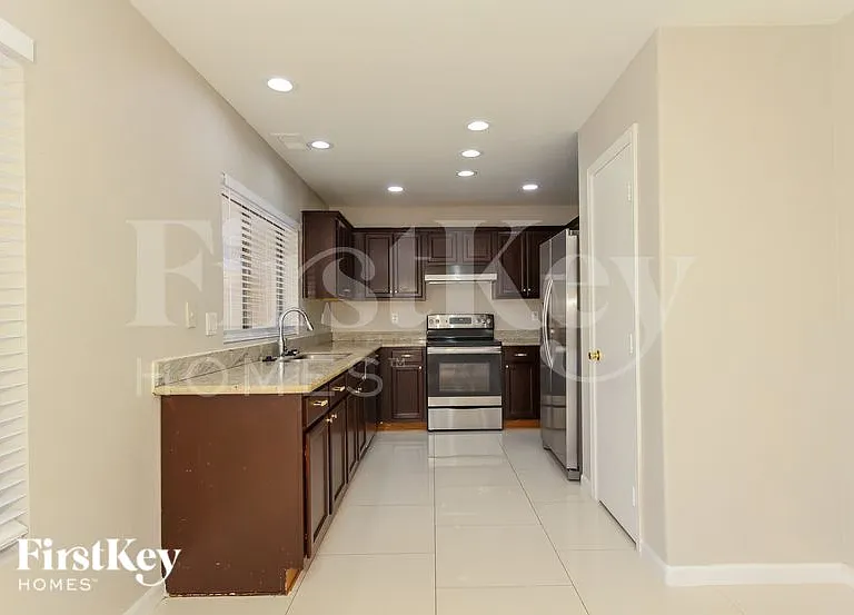 7159 W Stella Ave — Photo 7