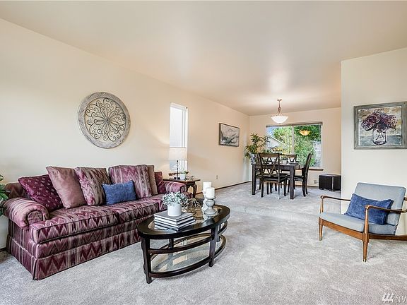 Formal living room with new carpet and refreshed paint.