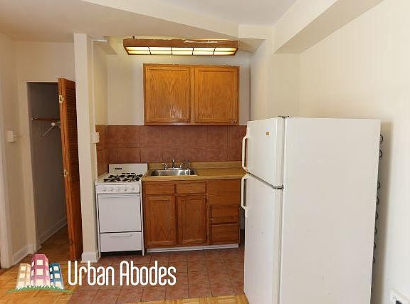 4th image of 505 W Belmont Ave #61701E