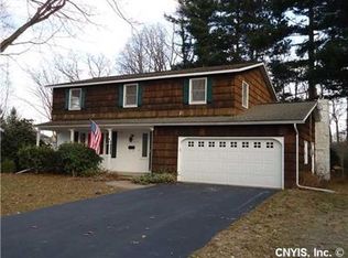 319 Riverglen Rd, Liverpool, NY 13090